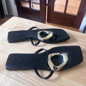 I.N.C. Black thong sandal with oversized gold embellishment, size 8